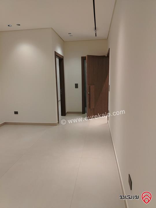 شقة أرضية مساحة 155م وترس 60م للبيع في عمان - دير غبار 