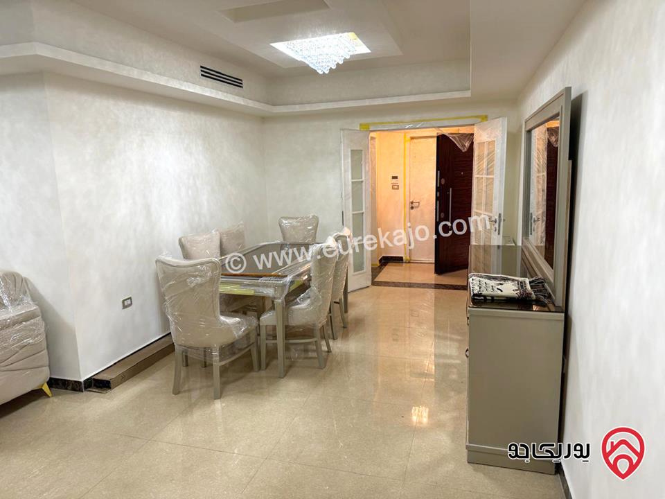 شقة ارضية مفروشة مساحة 180م داخلي و 50م خارجي تراس ومدخل خاص للإيجار في عمان - الرابية 