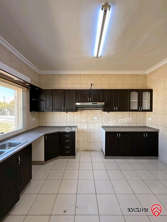 شقة مساحة 195م طابق أول للبيع في السلط قرب جامعة البلقاء التطبيقية