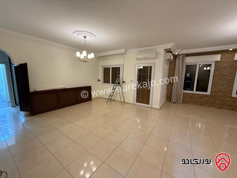 شقة مساحة 170م طابق ثاني مع مصعد عمارة هادئة عائلات للإيجار  في عمان - دير غبار