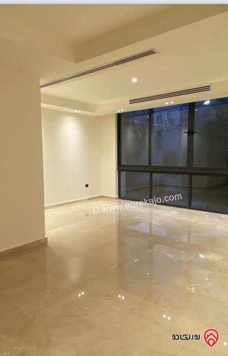 شقة جديدة شبه مفروشة مساحة 210م للايجار في عمان - دير غبار