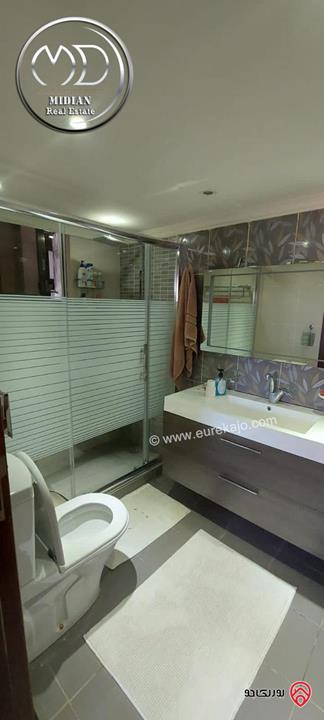 شقة ارضية مفروشة للايجار في عمان - الجاردنز مساحة 180م مع ترس و حديقة 200م تشطيبات و فرش سوبر ديلوكس