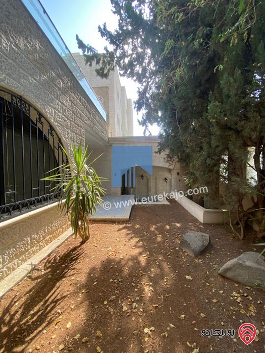 فيلا مستقلة فاخرة مساحة 700م على ارض 1 دونم و 350م للبيع في عمان - أم السماق الشمالي قرب التلاوي وخلف السنترو 