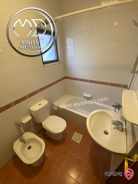 شقة للبيع في عمان - خلدا مساحة 220م طابق ثالث 4 نوم تشطيبات سوبر ديلوكس اطلالة جميلة و بسعر مميز