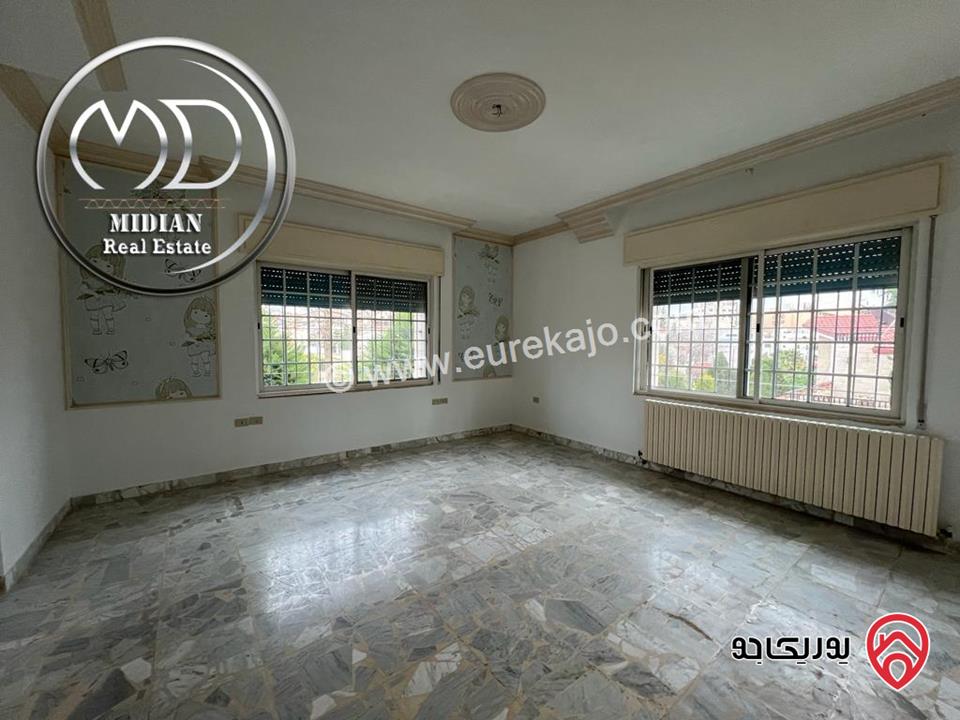 فيلا مستقلة فارغة أو مفروشة للايجار في عمان - ام السماق مساحة 750م مع تراسات و حدائق تصلح تجاري أو روضة أو حضانة