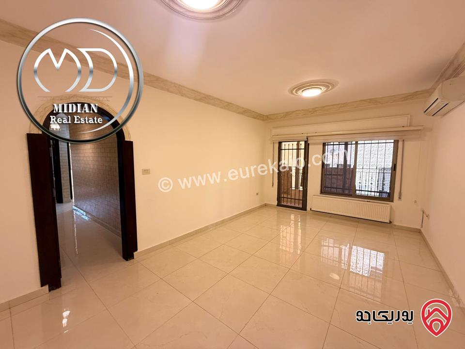 شقة ارضية فارغة للايجار في عمان - خلدا مساحة 220م مع ترس و حديقة 180م تشطيبات سوبر ديلوكس بسعر مميز