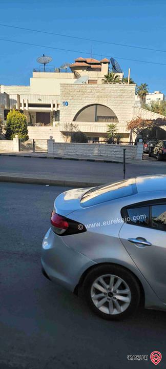 فيلا مستقلة مساحة 650م على أرض 850م للبيع في عمان - الصويفية