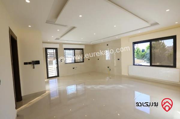 شقة فاخرة أرضية مساحة 160م داخلي و 60م ترس للبيع في عمان - تلاع العلي