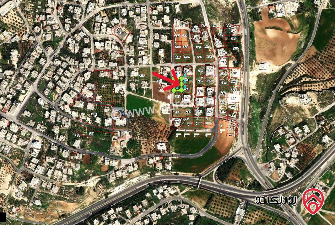 قطعة ارض مساحة 961م للبيع في عمان - من اجمل اراضي ناعور واجهة على الشارع تصلح لبناء فيلاتين متلاصقتين منطقة سكنية راقية