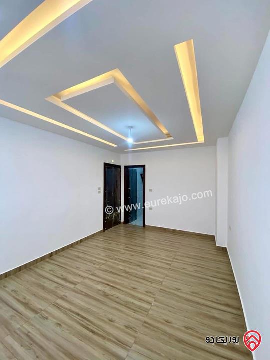 شقة ارضية مساحة 145م داخلي و 25م خارجي للبيع في عمان - ابو علندا اسكان الكهربا 