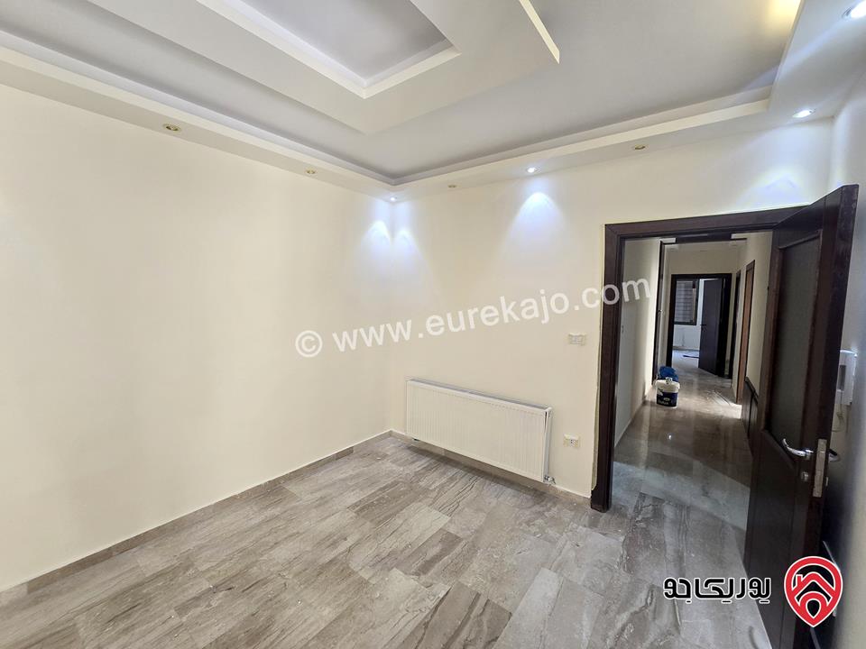 شقة شبه ارضي مساحة 140م داخلي و 130م خارجي للإيجار الفارغ في عمان - الرابية