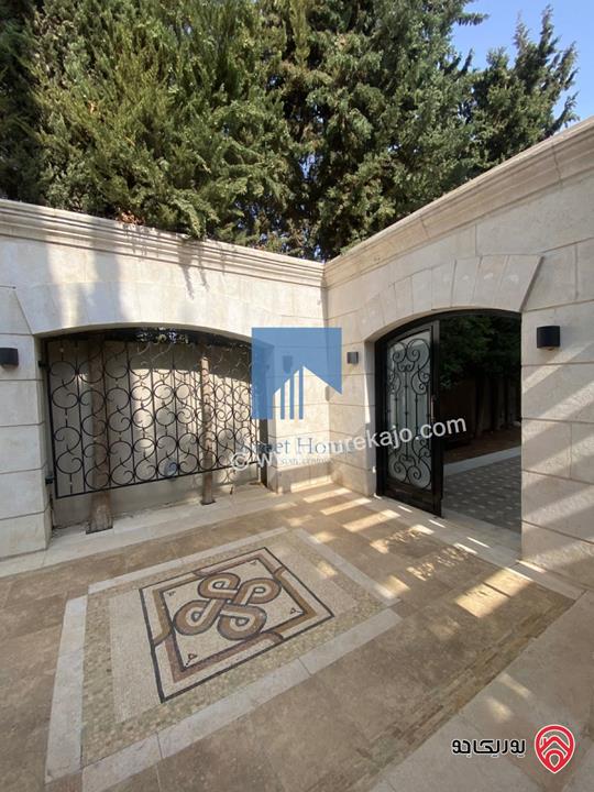 فيلا مستقلة فاخرة مساحة 700م على ارض 1 دونم و 350م للبيع في عمان - أم السماق الشمالي قرب التلاوي وخلف السنترو 