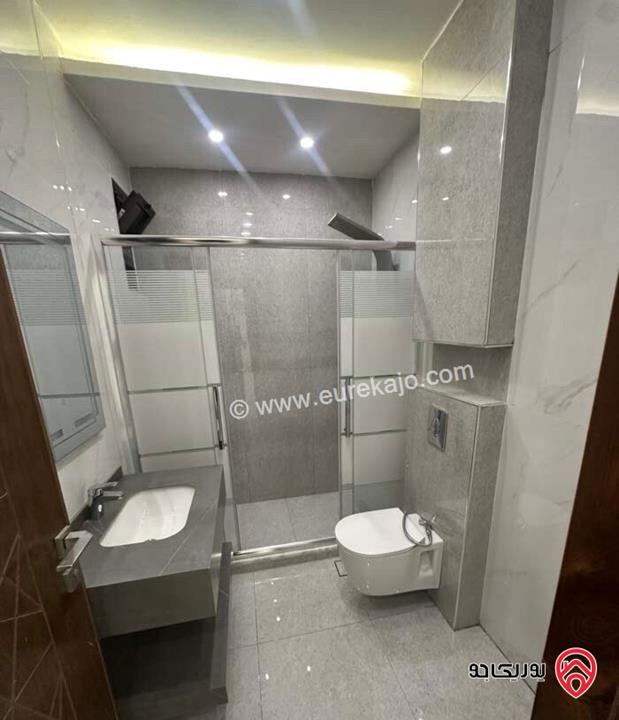 شقه شبه ارضية مساحة 200م داخلي و 40م خارجي للايجار في عمان - البنيات 