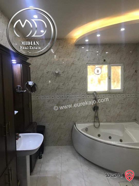 فيلا مستقلة مساحة البناء 650م على أرض 750م تشطيبات و ديكورات سوبر ديلوكس مع تراسات و حدائق بسعر مميز جداً للبيع في عمان - ام اذينة