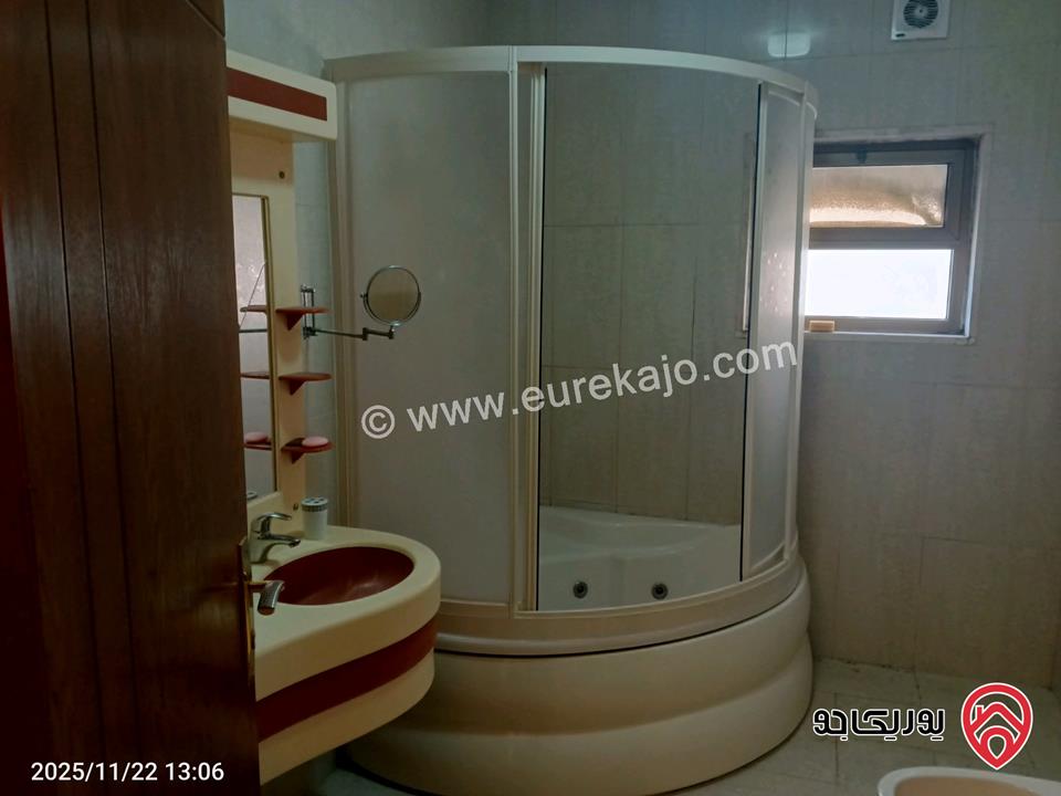 شقة طابقية مساحة 300م للبيع مفروشة في عمان - أم أذينة