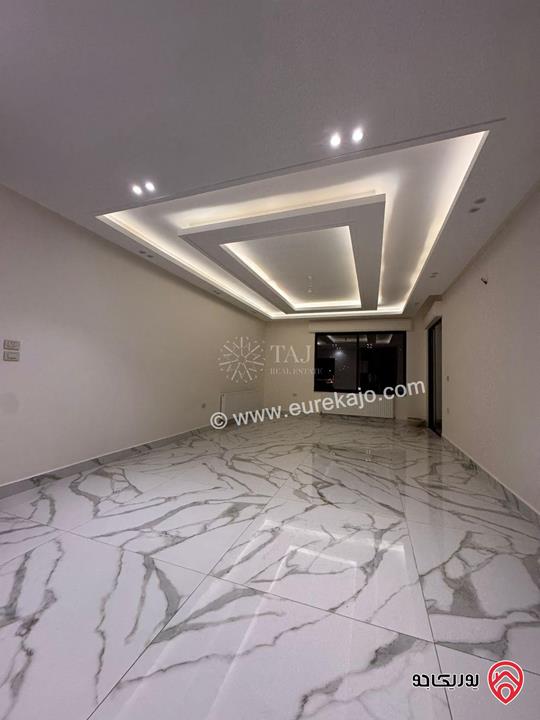 شقة فاخرة طابق ثالث مساحة 235م للبيع في عمان - خلدا