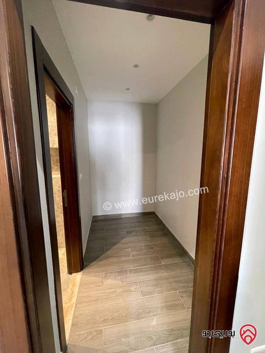 شقة ارضية مساحة 260م داخلي و 200م خارجي للبيع في اربد