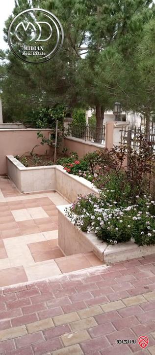 فيلا للبيع في عمان - ضاحية الرشيد مساحة 260م مع تراسات و حدائق تشطيبات سوبر ديلوكس بسعر مميز جداً