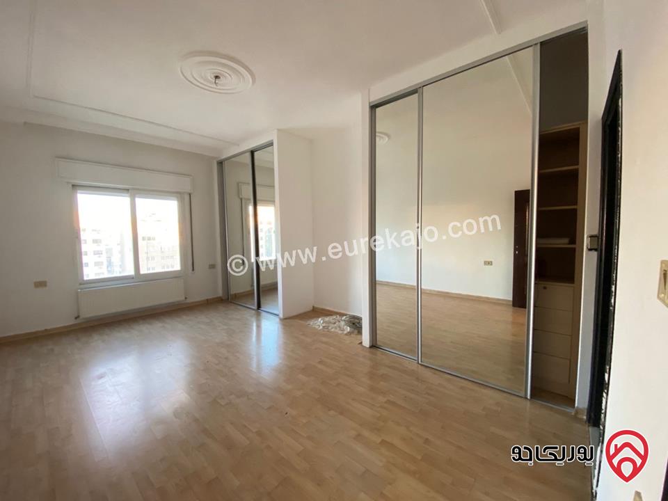 شقة طابق ثالث مساحة 200 م للبيع او للإيجار في عمان - تلاع العلي 