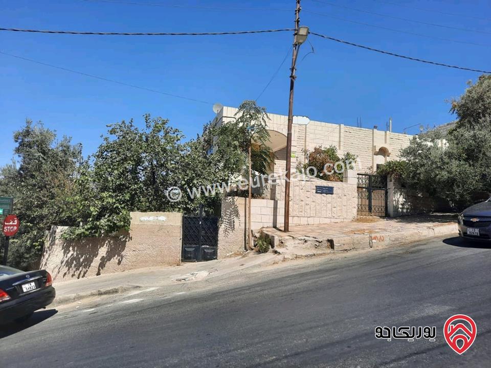 فيلا مساحة البناء 1000م على أرض 1142م للبيع في عمان - صويلح