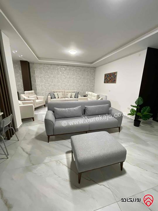 شقة أرضية مساحة 135م داخلي و 135م خارجي للبيع في عمان - أم أذينة