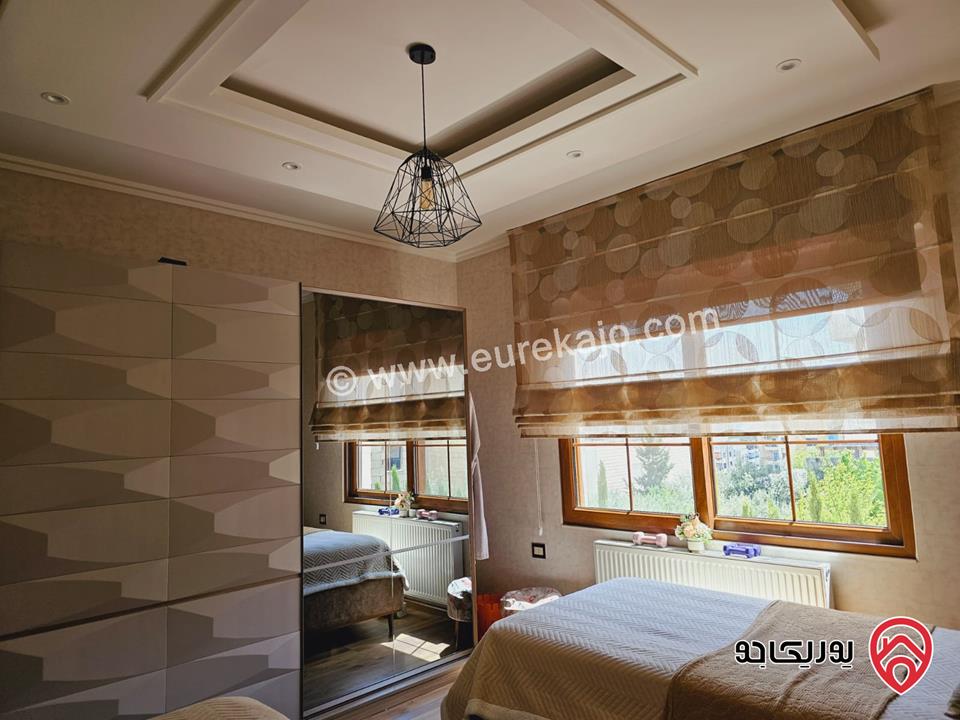 شقة سوبر ديلوكس مساحة 273م طابق أرضي مع مساحة خارجية 90م للبيع مفروشة في الجبيهة 