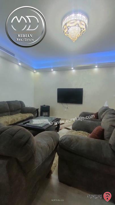 شقة ارضية مفروشة للايجار في عمان - ام السماق مساحة 130م مع ترس 100م تشطيبات و فرش سوبر ديلوكس