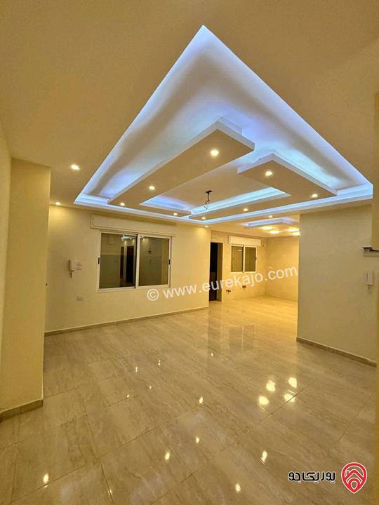 شقة طابق ارضي مساحة 190م للبيع في الزرقاء الجديدة