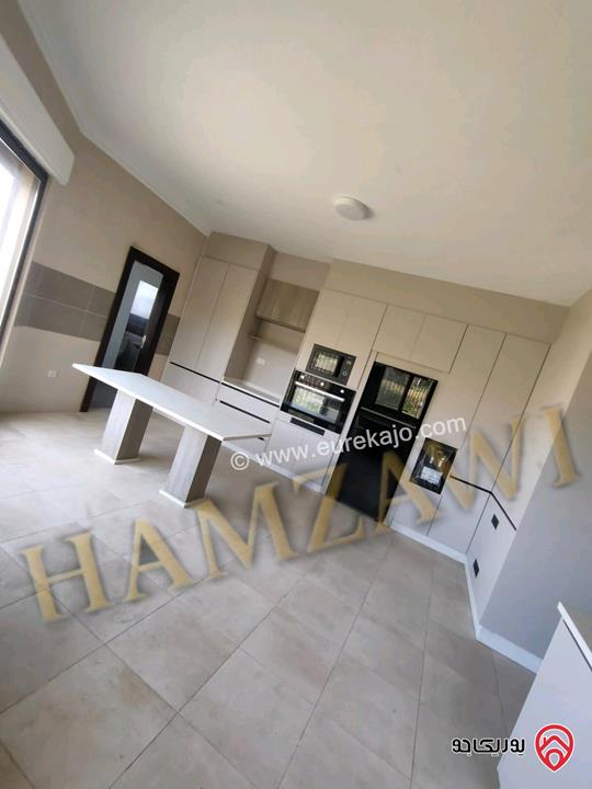 شقة طابق أرضي مساحة 220م داخلي و 100م خارجي للايجار في عمان - عبدون 