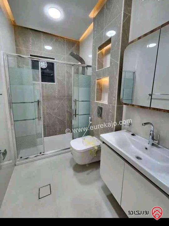 شقة طابق ثالث هندسي مساحة 140م اطلالة بحرية مع كراج تشطيب هايبر ديلوكس للبيع في العقبة - السكنية الخامسة
