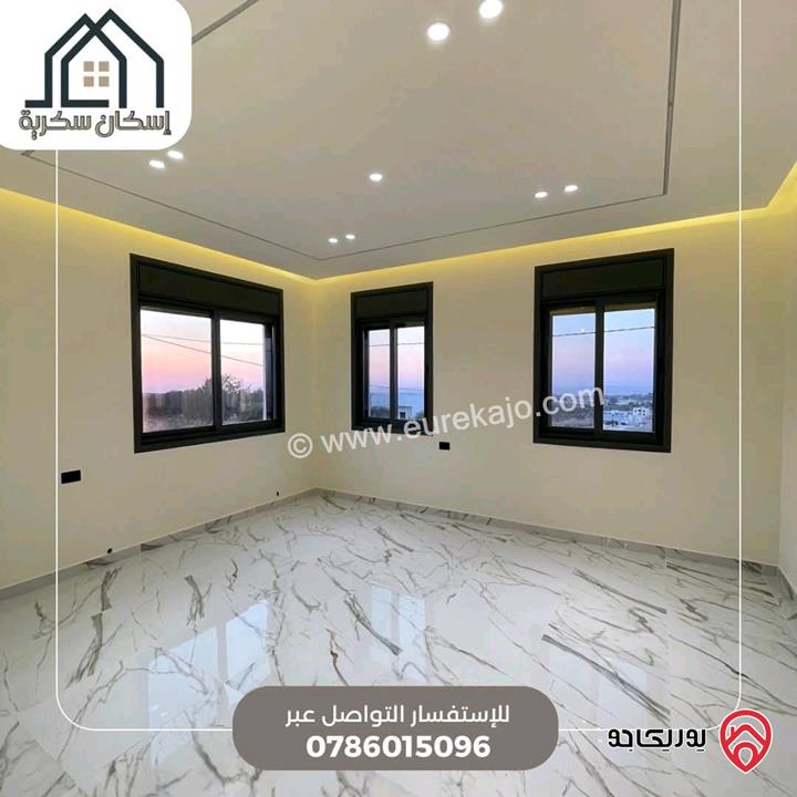 فلل متلاصقة مساحة 250م على أرض 450م للبيع في اربد - جحفية 