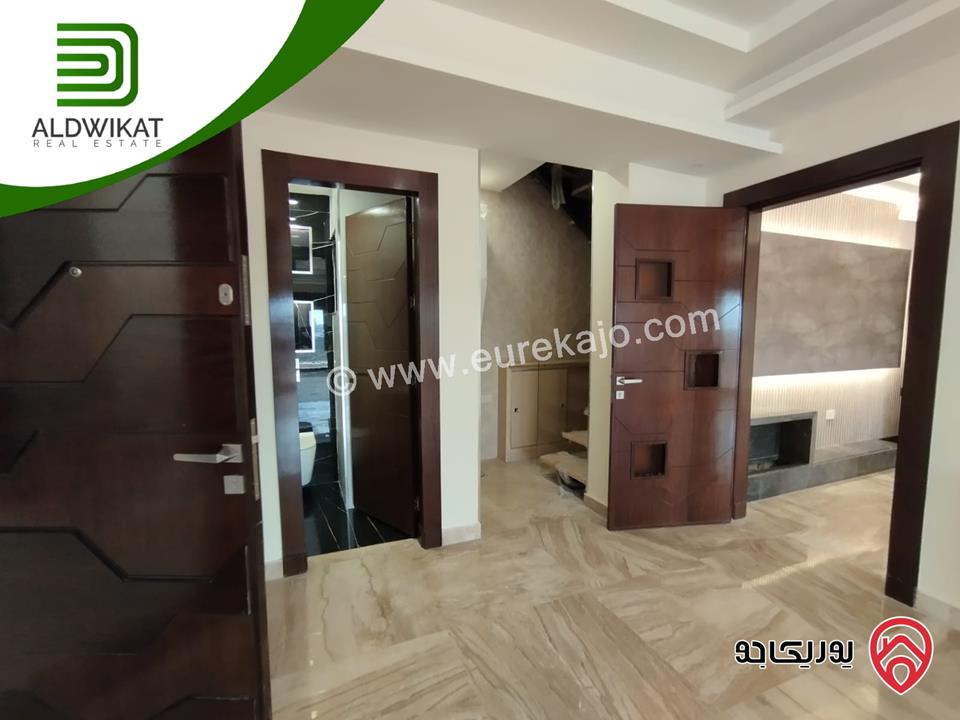 شقة للبيع في عمان - ام السماق/ قرب مكة مول طابق اخير مع رووف مساحة البناء 220م ومساحة الترس 140م