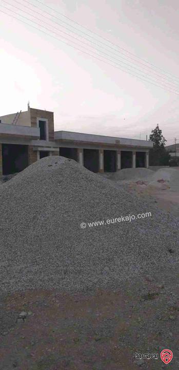 مزرعة مساحة 10 دونم للبيع في الزرقاء - صروت على طريق الزرقاء جرش 