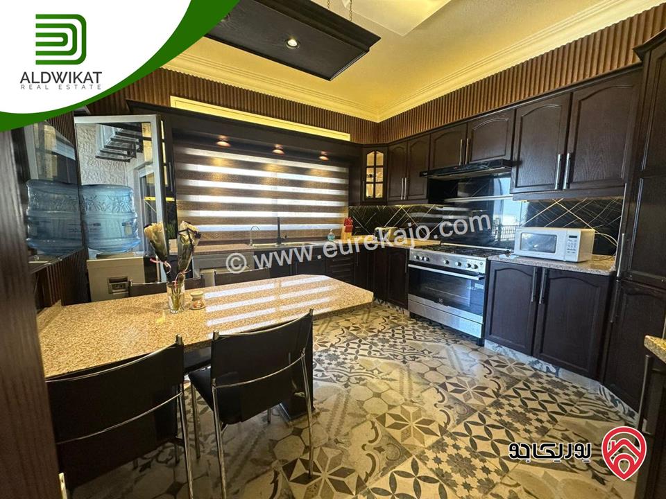 شقة مفروشة للايجار في عمان - ضاحية الامير راشد طابق ثاني مساحة البناء 210م منطقة هادئة بالقرب من الخدمات