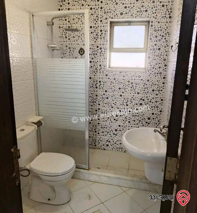 شقة فارغة مساحة 180م طابق ثالث للايجار في عمان - مرج الحمام 