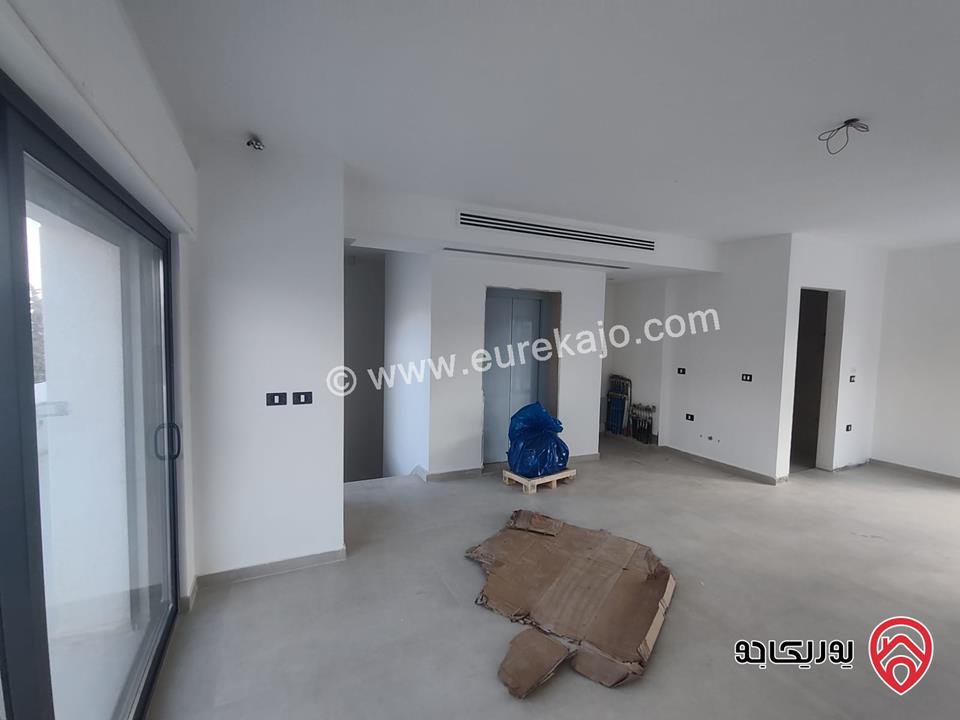 فلل متلاصقة مساحة الارض 250م مساحة البناء 500م للبيع في عمان - عبدون 