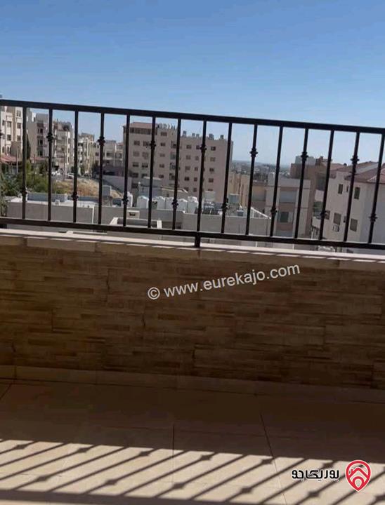 شقة فارغة طابق ثالث مع روف مساحة 250م للايجار في عمان - خلدا