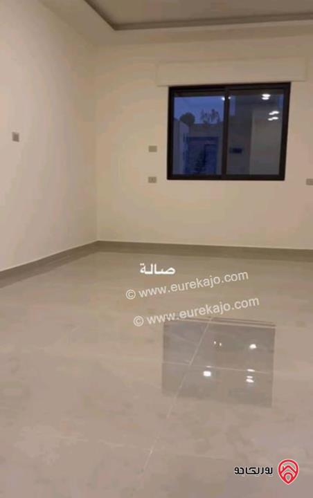 شقة طابق ثالث مع روف مساحة 255م للبيع في الزرقاء الجديدة البتراوي 