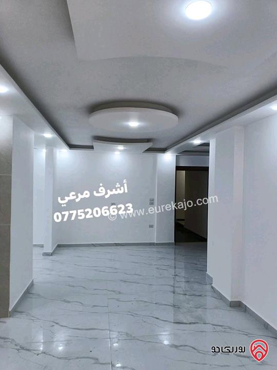 شقة شبه أرضية مساحة 140م داخلي و 70م خارجي للبيع في الزرقاء الجديدة