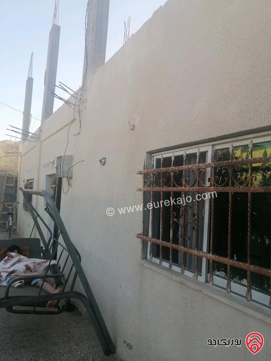 بيت مكون من شقتين على أرض 340م للبيع في المفرق الخالديه