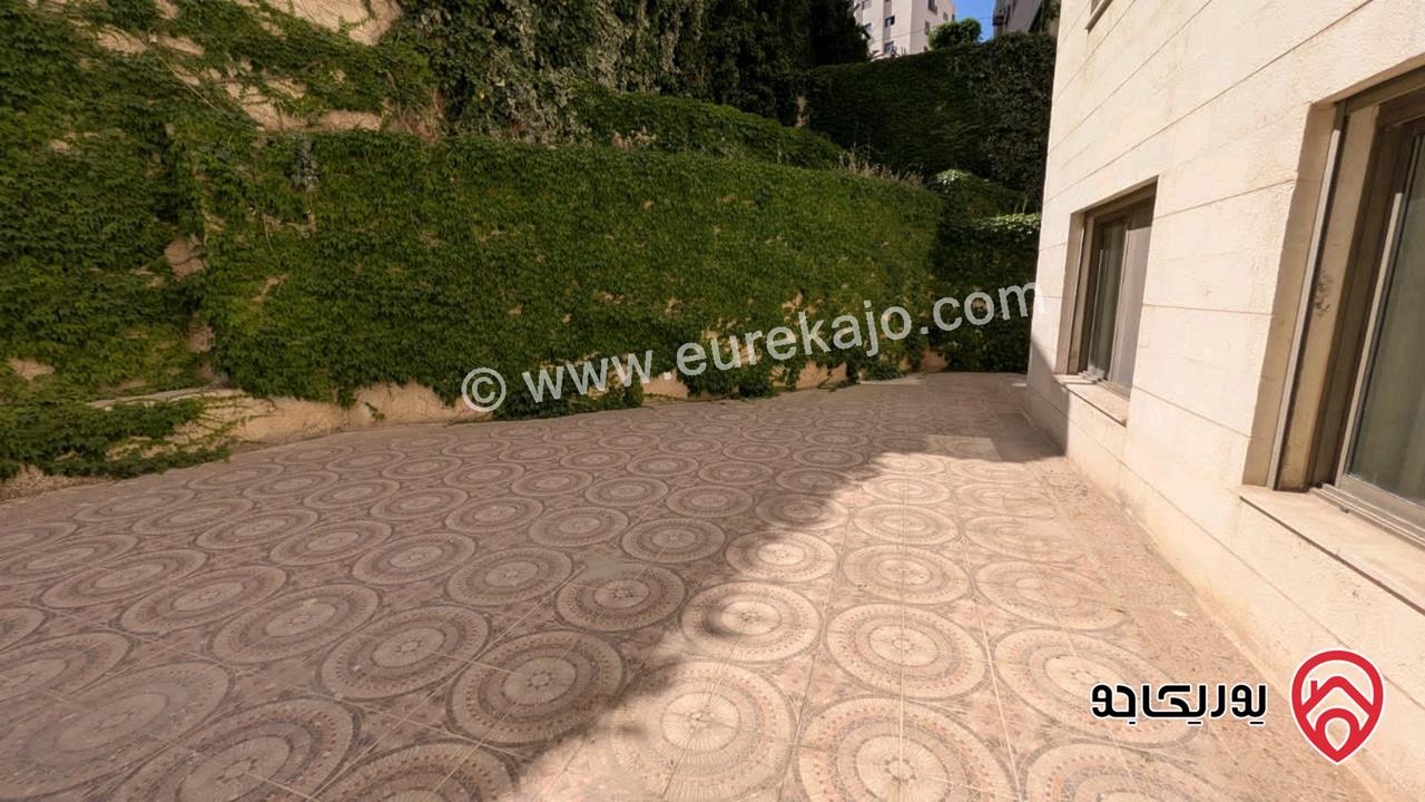 شقة طابق شبه ارضي مساحة 330م داخلي و 230م خارجي للبيع في عمان - دير غبار 