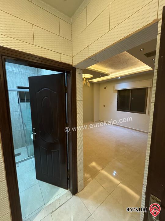 شقة ارضية مساحة 189م داخلي و 100م خارجي للإيجار في عمان - مرج الحمام 