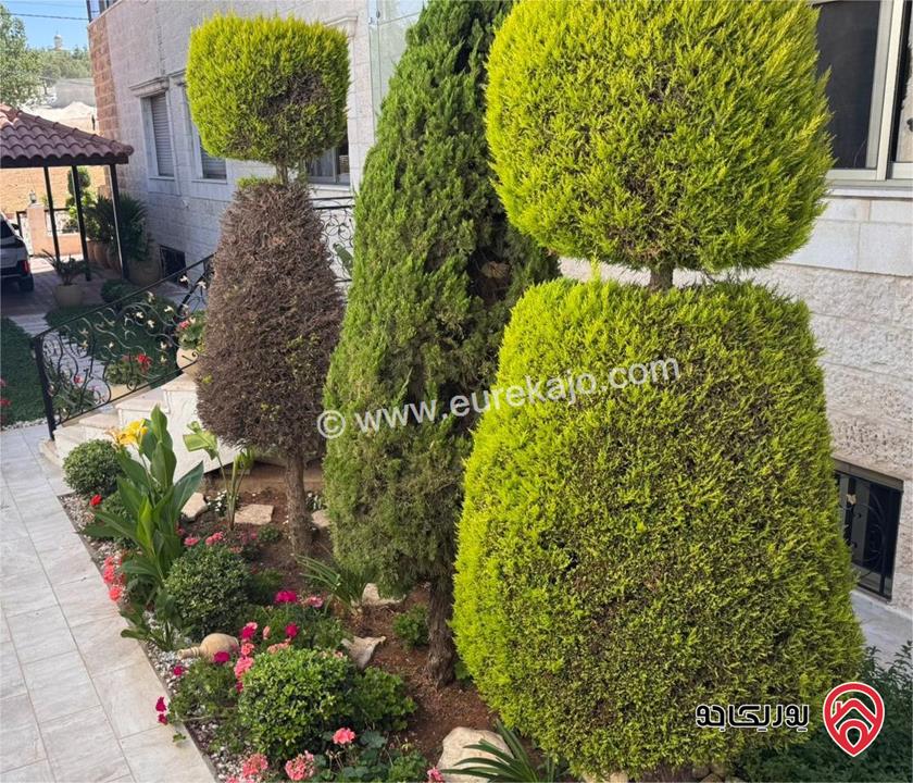 فيلا متلاصقة مفروشة للبيع في عمان - دابوق مساحة الارض 550م البناء 750م الحديقة 250م والترس 100م