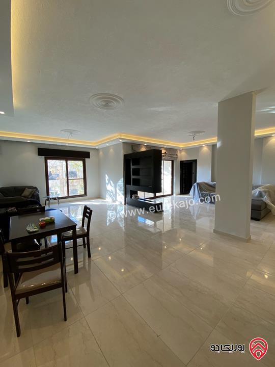 شقة مميزة جداً طابق ثاني مساحة 195م للبيع في عمان - منطقة ام أذينة 