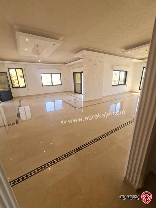 شقة طابقية طابق ثاني مساحة 350م للبيع في عمان - ضاحية الرشيد بلاكين واسعة مطلة