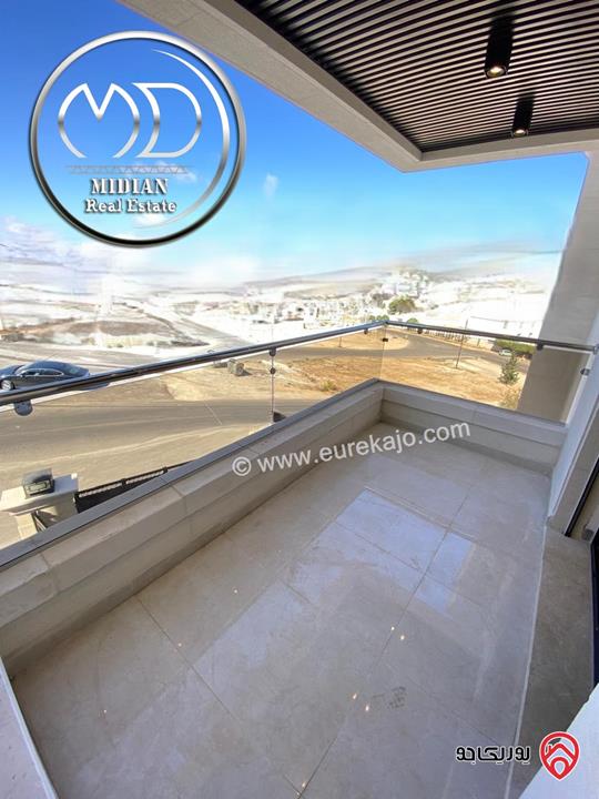 شقق جديدة للبيع في عمان - خلدا مساحات 220م 4 نوم تشطيبات و ديكورات عصرية فاخرة اطلالة جميلة بسعر مميز