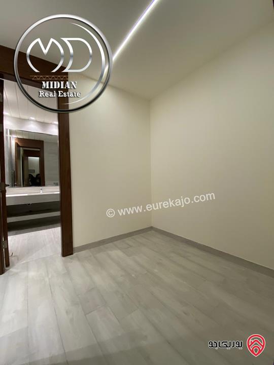 شقق شبه ارضي جديدة للبيع في عمان - خلدا مساحة 230م 4 نوم مع تراسات تشطيبات ديكورات عصرية فاخرة اطلالة جميلة بأسعار مميزة