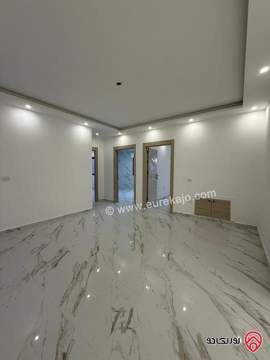 شقة للإيجار شبه ارضية مساحة 120م مع ترس 60م في عمان - ضاحية الاستقلال