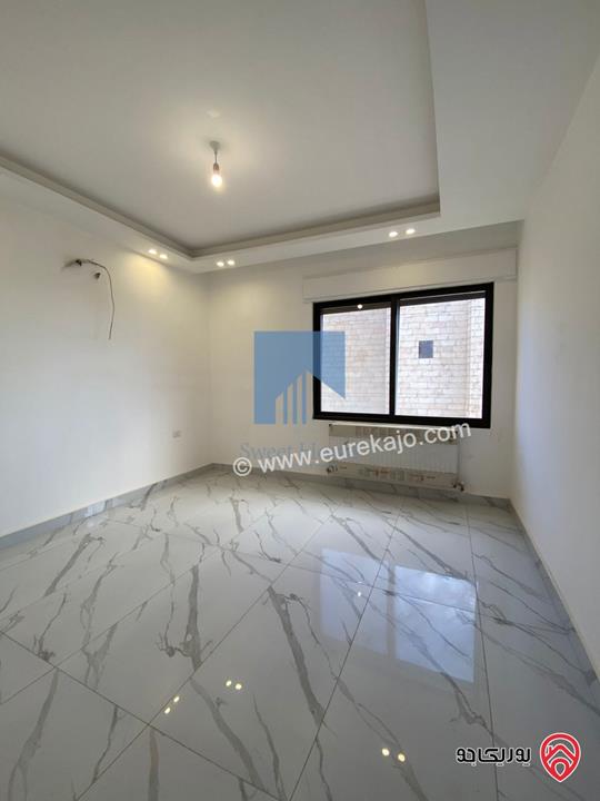 شقة فاخرة أرضية 184م مع ترس امامي 30م تشطيب سوبر ديلوكس لم تسكن للبيع في عمان - تلاع العلي