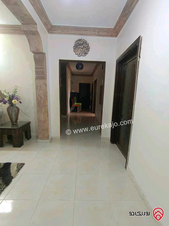 شقة طابق ثالث مساحة 150م للبيع في الزرقاء - ضاحية مكة